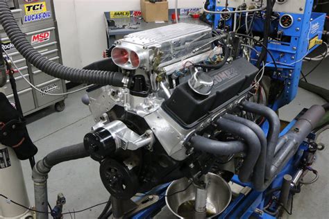 305 small block engine